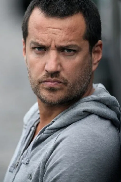 Samuel Torres Bianconi interpretando a Riri