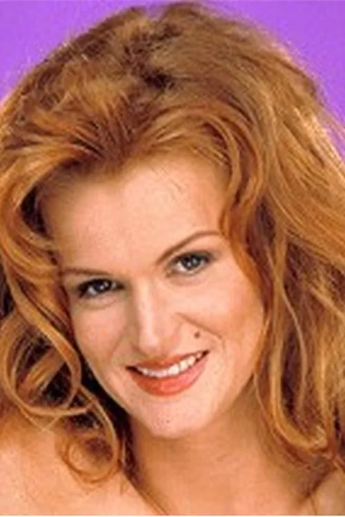 Sana Fey interpretando a