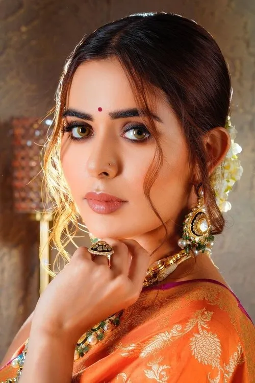 Sana Sayyad — personaje: Divya Sharma
