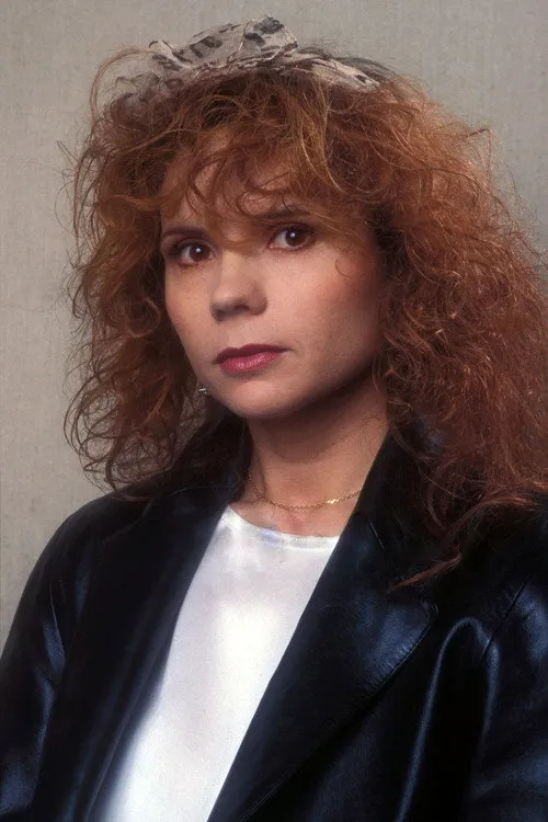 Sandra Montaigu interpretando a Charlotte Le Dantex