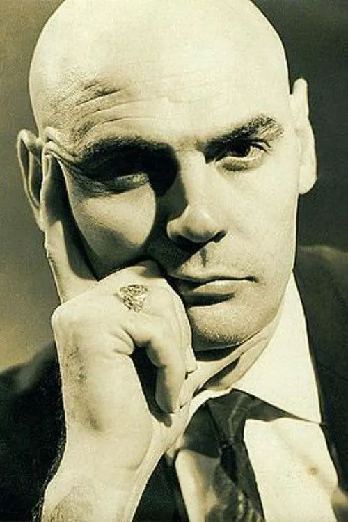 Sandro Polônio interpretando a