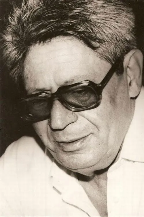 Sandu Sticlaru interpretando a Petre