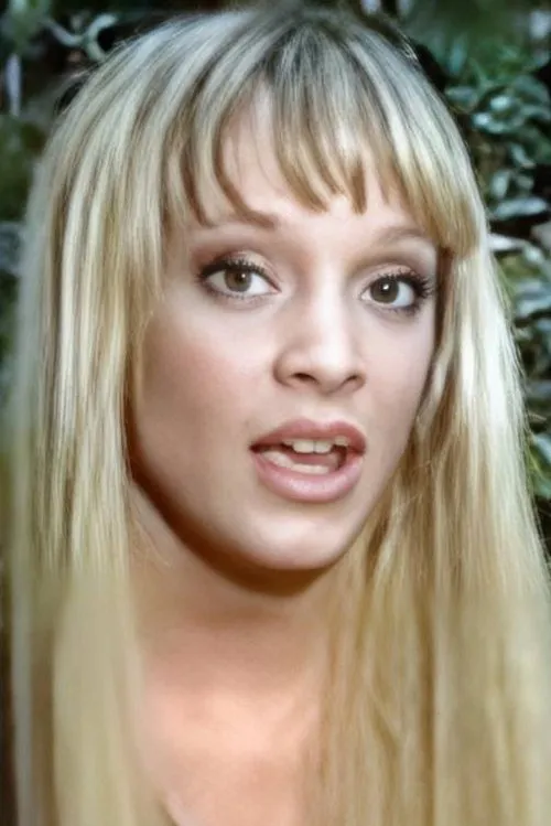 Sandy Balestra interpretando a Sandy Insatiable