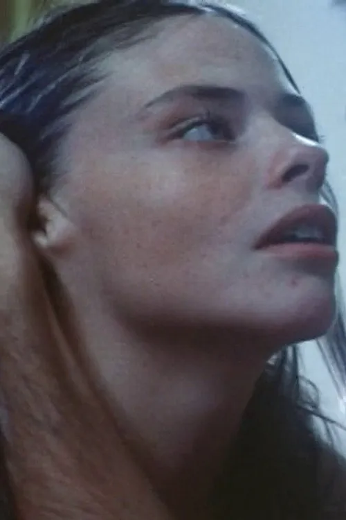 Sandy Bernhardt interpretando a Amanda