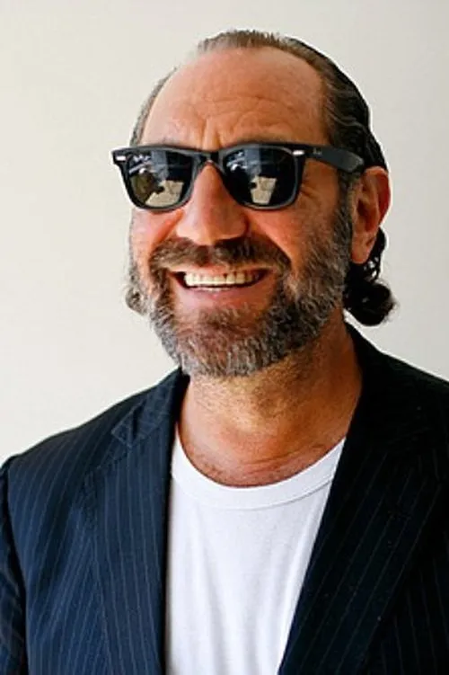 Sandy Gutman interpretando a Burt (as Austen Tayshus)