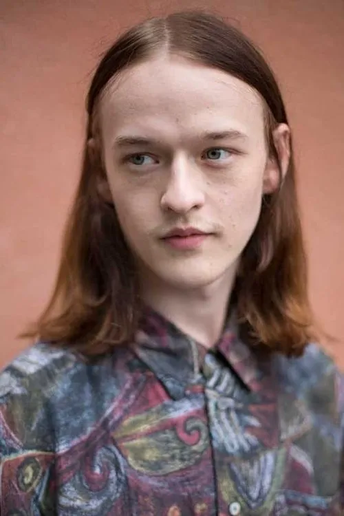 Santeri Helinheimo Mäntylä interpretando a Terminaalityöntekijä