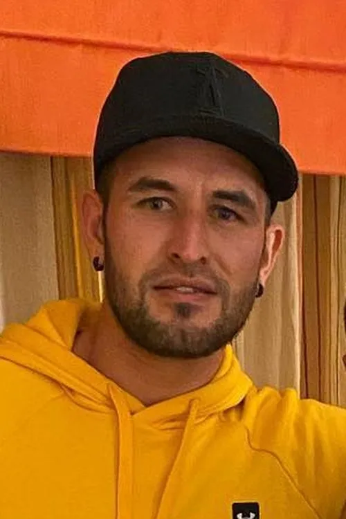 Grant Flores ha trabajado con Santiago Dominguez en 1 ocasiones