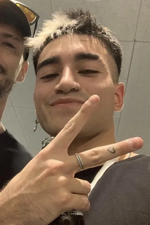 Santiago Yine interpretando a Dancer