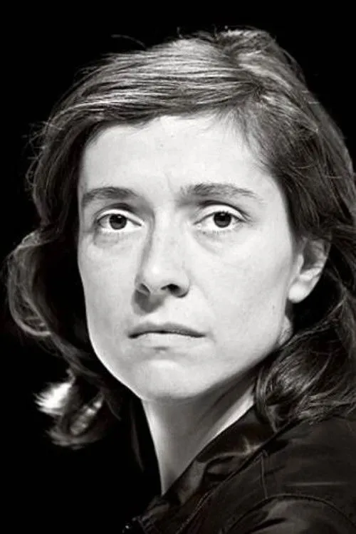 Sara De Roo interpretando a Anna, Hendrik's wife