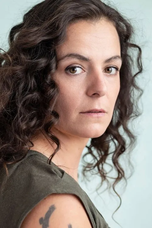 Sara Demers interpretando a Mère de Zach