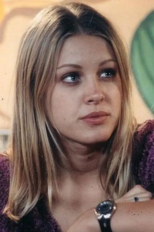 Sara Downing interpretando a Paige