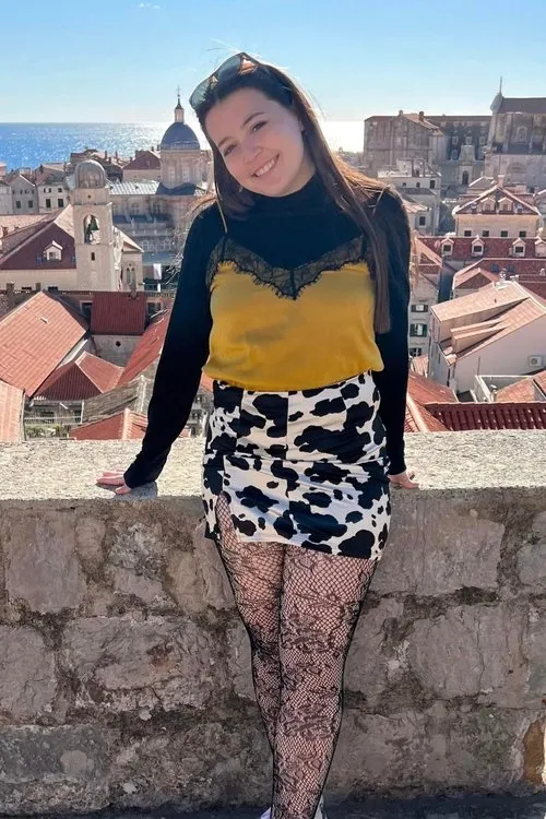 Andrew Leemon ha trabajado con Sara Marie Rose en 1 ocasiones