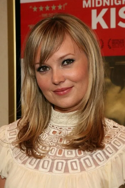 Sara Simmonds interpretando a Sara