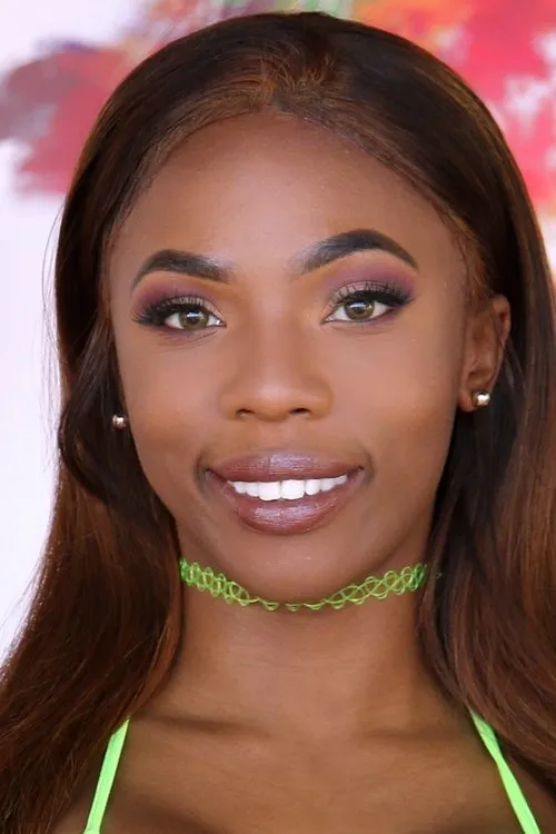 Sarah Banks interpretando a 