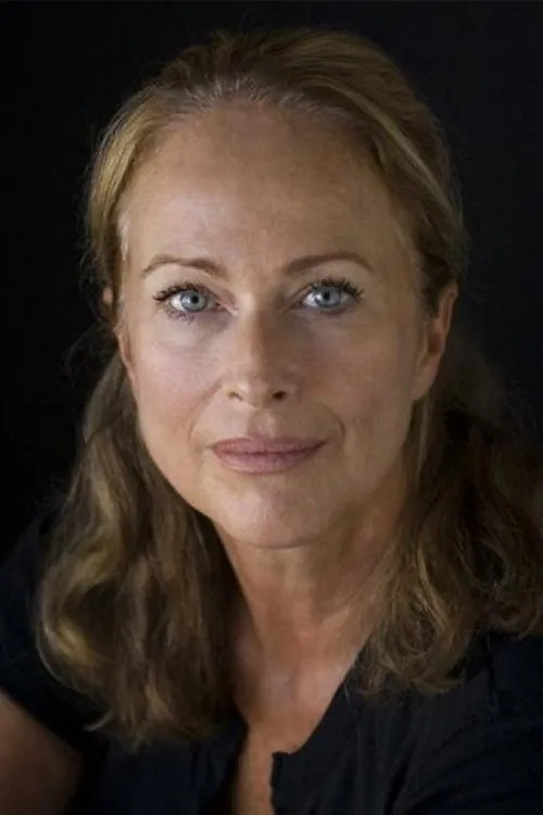 Sarah Chadwick interpretando a Luise Dixon