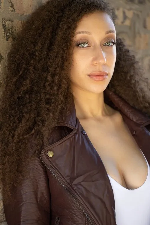 Sarah Cigan interpretando a Ayesha