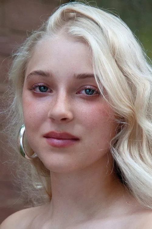 Sarah Goebel interpretando a Noémie