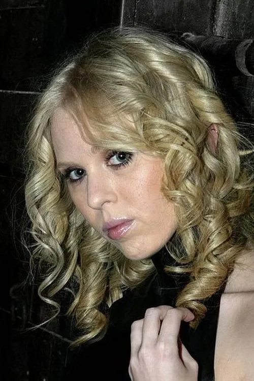 Sarah Jane Ceylon interpretando a 