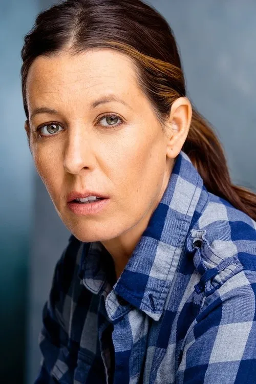 Sarah Sypniewski interpretando a The A.D.