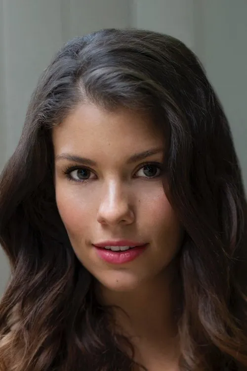 Sarah Troyer interpretando a Young Gage