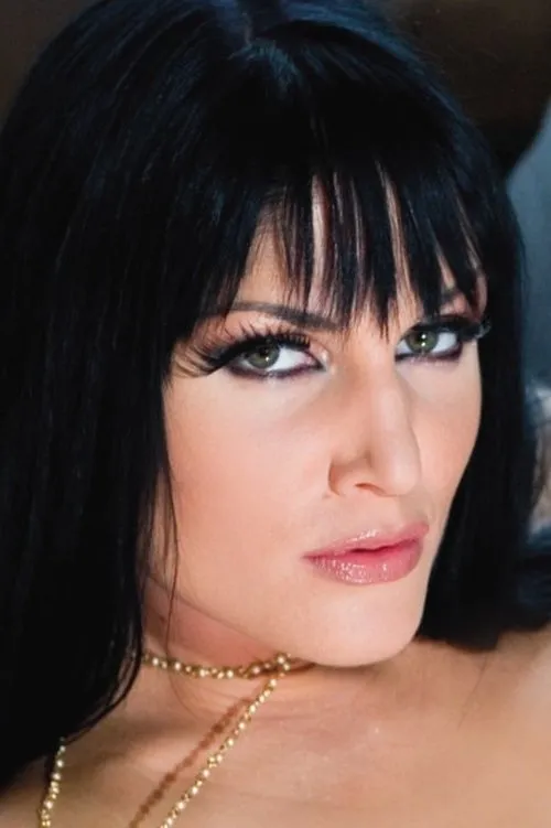 Sarah Twain interpretando a 