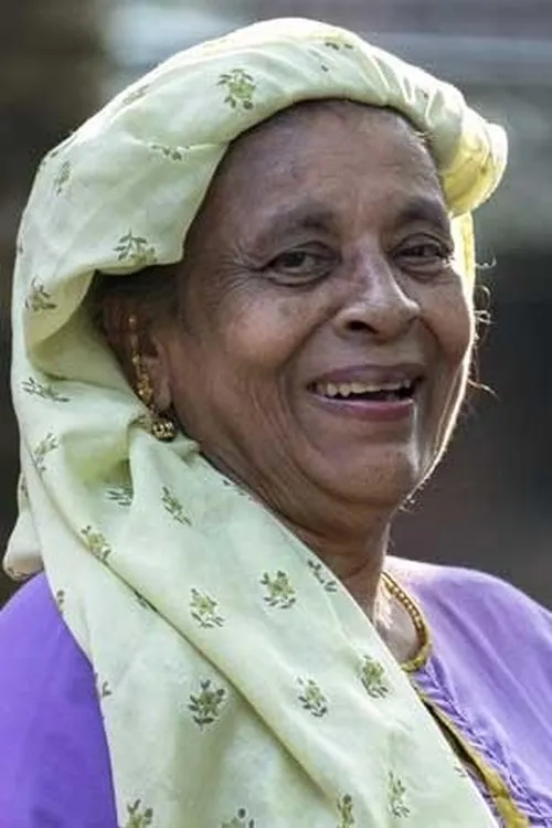 Sarasa Balussery interpretando a Raziya Grandmother