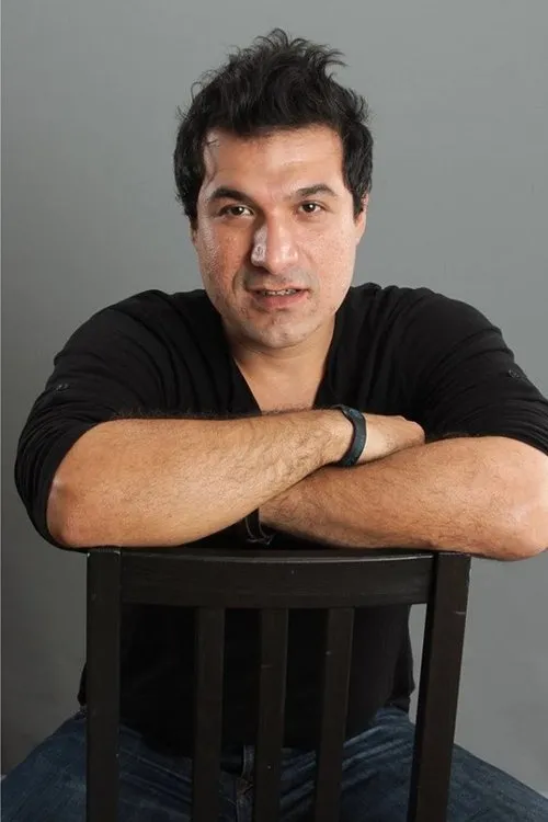 Anupam Shyam ha trabajado con Sarfaraz Khan en 2 ocasiones