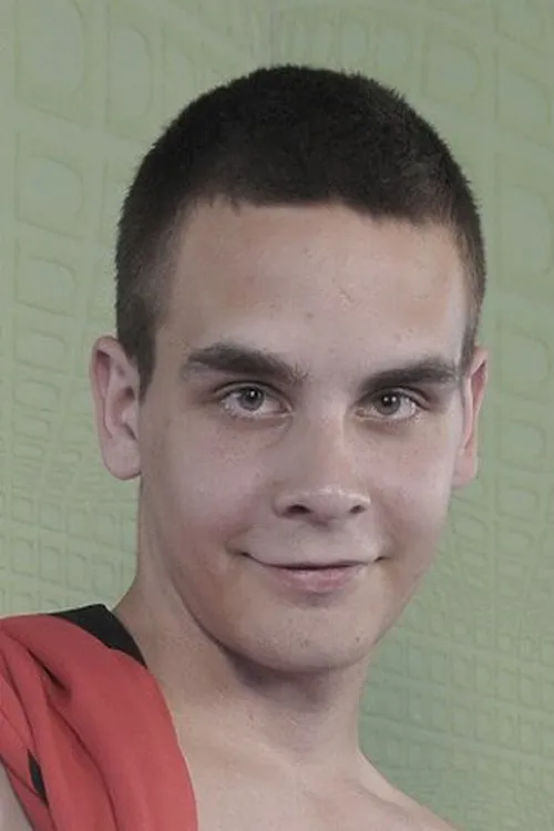 Sascha Bryce interpretando a