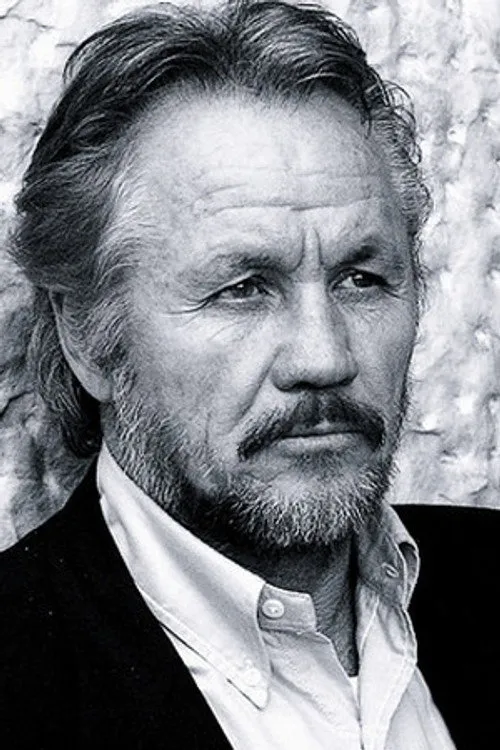 Sasha D'Arc interpretando a Blonde Assassin