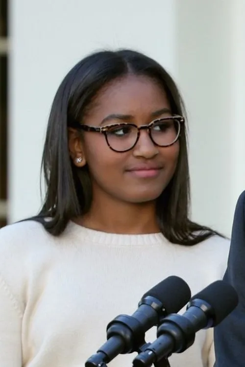Sasha Obama interpretando a Self