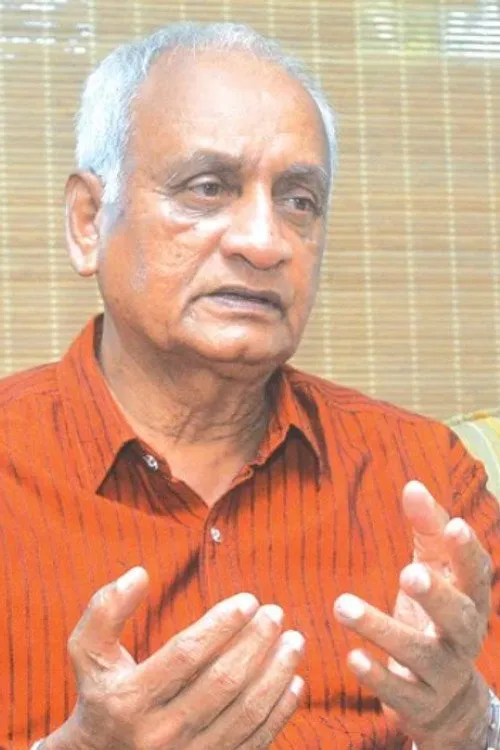 Suvineetha Weerasinghe ha trabajado con Sathischandra Edirisinghe en 1 ocasiones