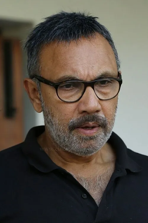 Sathyaraj interpretando a Vetriselvan