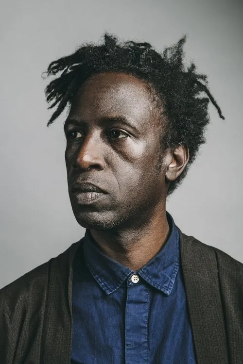 Saul Williams interpretando a Akilla Brown