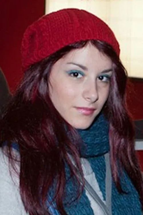 Savina Alimani interpretando a Myrto