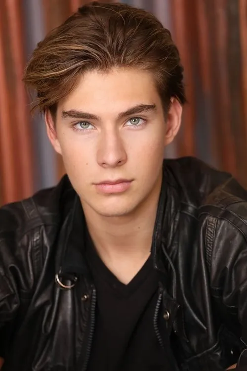 Sawyer Sharbino interpretando a Self