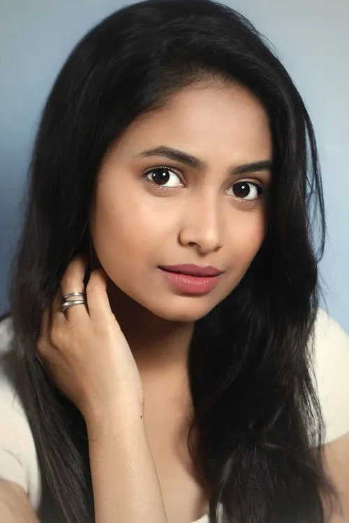 Sayali Deodhar — personaje: Chitra
