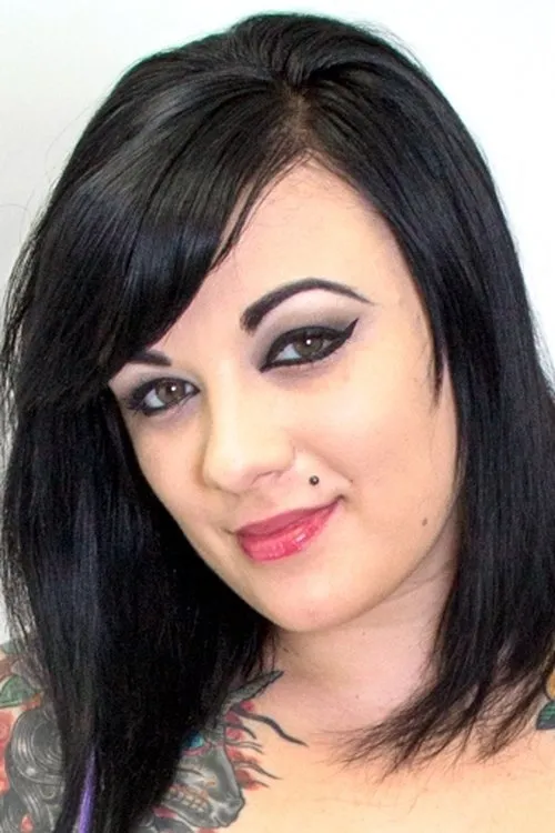 Scarlet LaVey interpretando a 