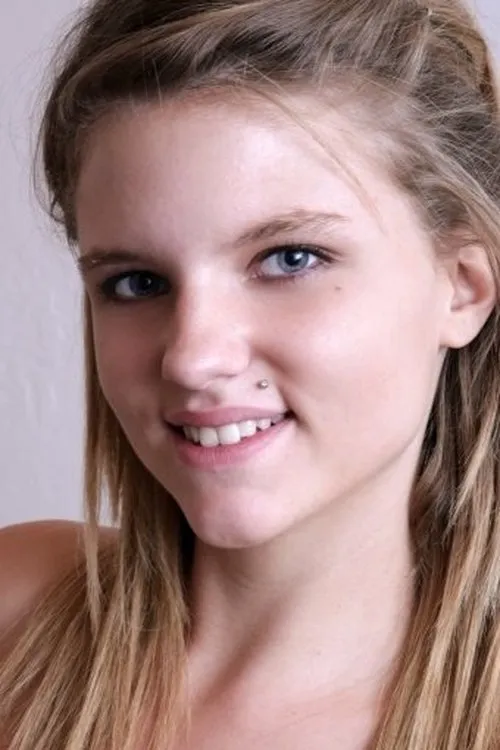 Scarlett Fever interpretando a 