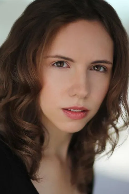 Scarlett Marshall interpretando a Charly