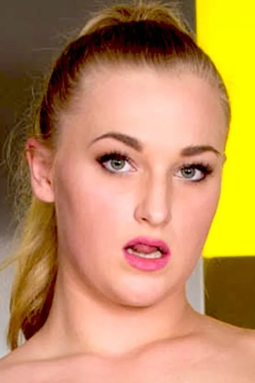 Scarlett Scott interpretando a