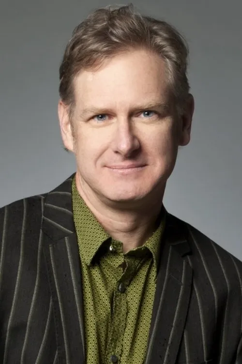 Scott Bellis interpretando a Stan