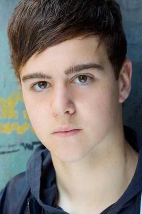 Scott Chisholm interpretando a Child Norman