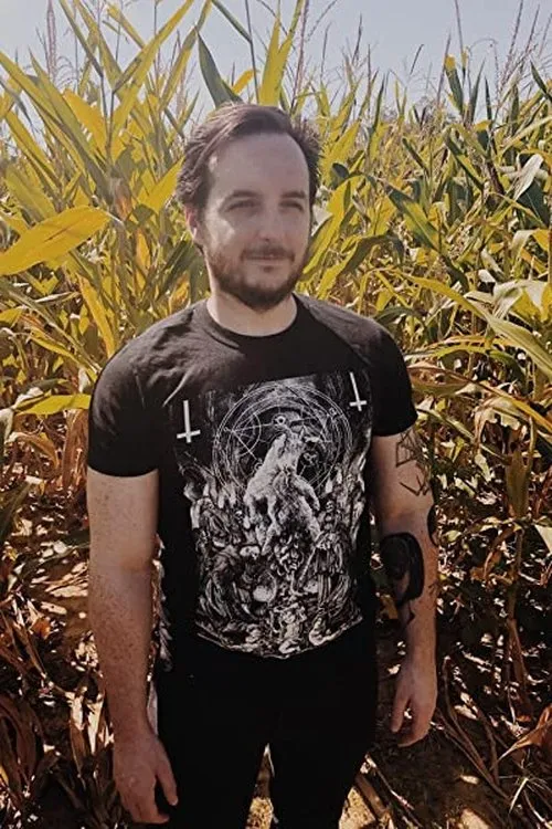 Scott Hale interpretando a Cursed 6