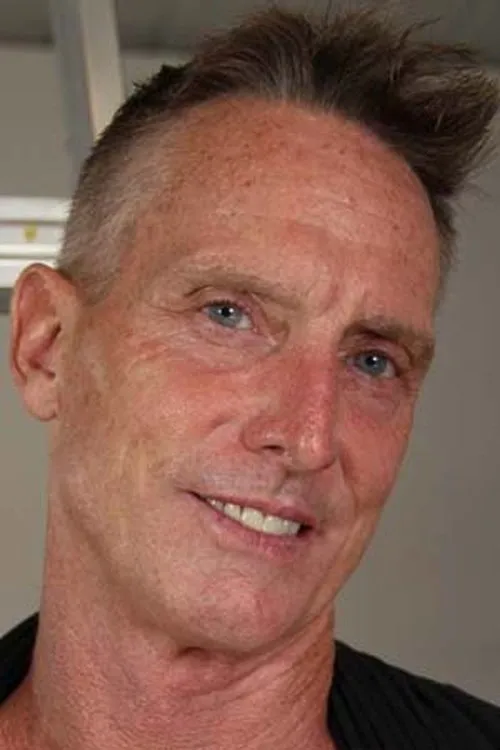 Scott Mann interpretando a 