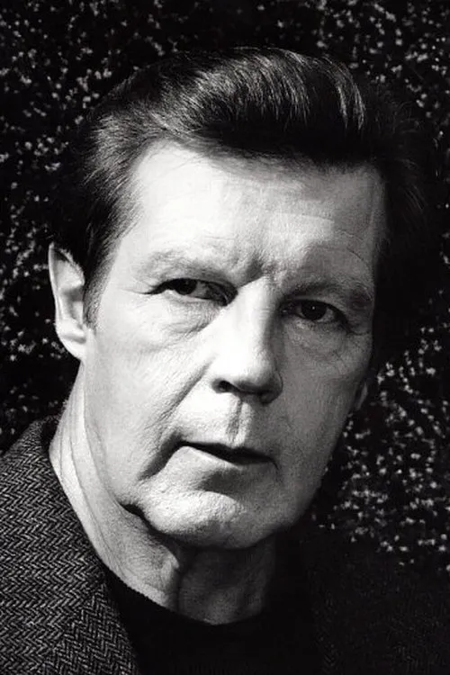 Scott St. James interpretando a CIA Agent