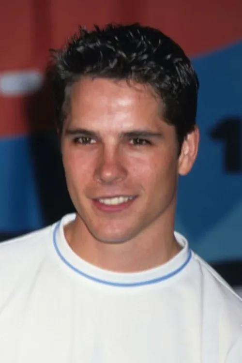 Scott Vickaryous interpretando a Eli