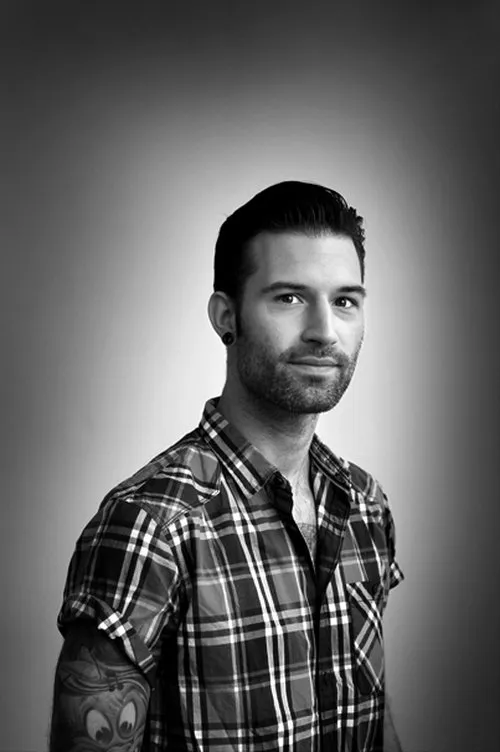 Sean Dhondt — personaje: Self - Host