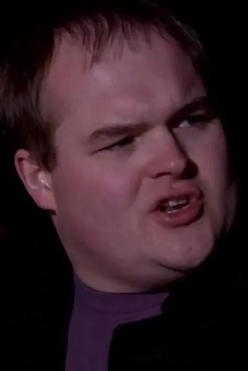 Sean Egan interpretando a Brian