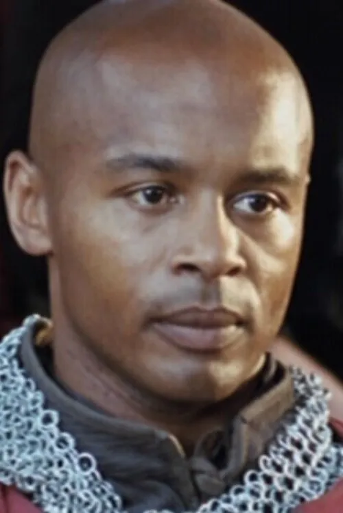 Sean Francis interpretando a Samuel