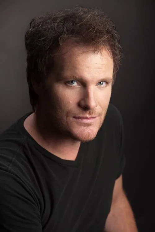 James Lafazanos ha trabajado con Sean Tweedley en 1 ocasiones